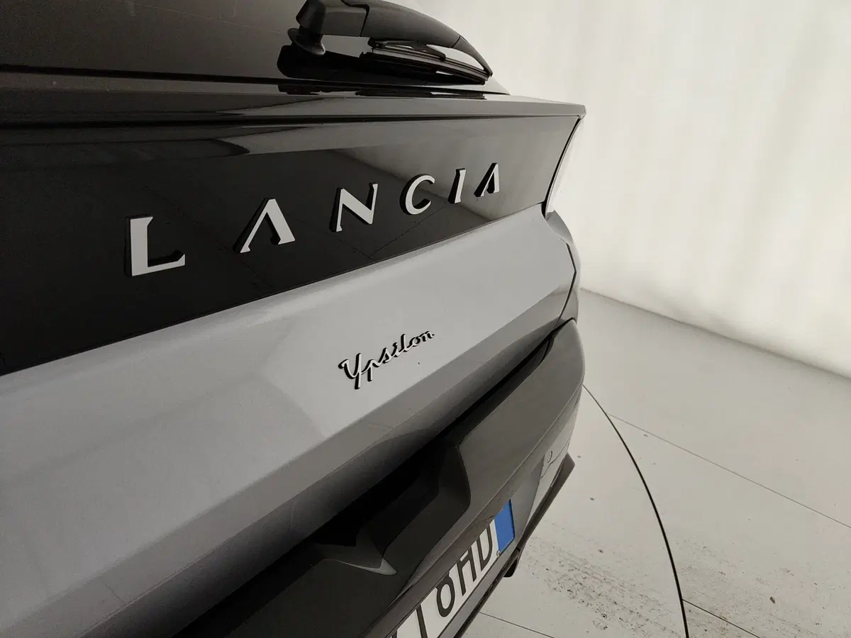 Lancia Ypsilon usata a Caserta (10)