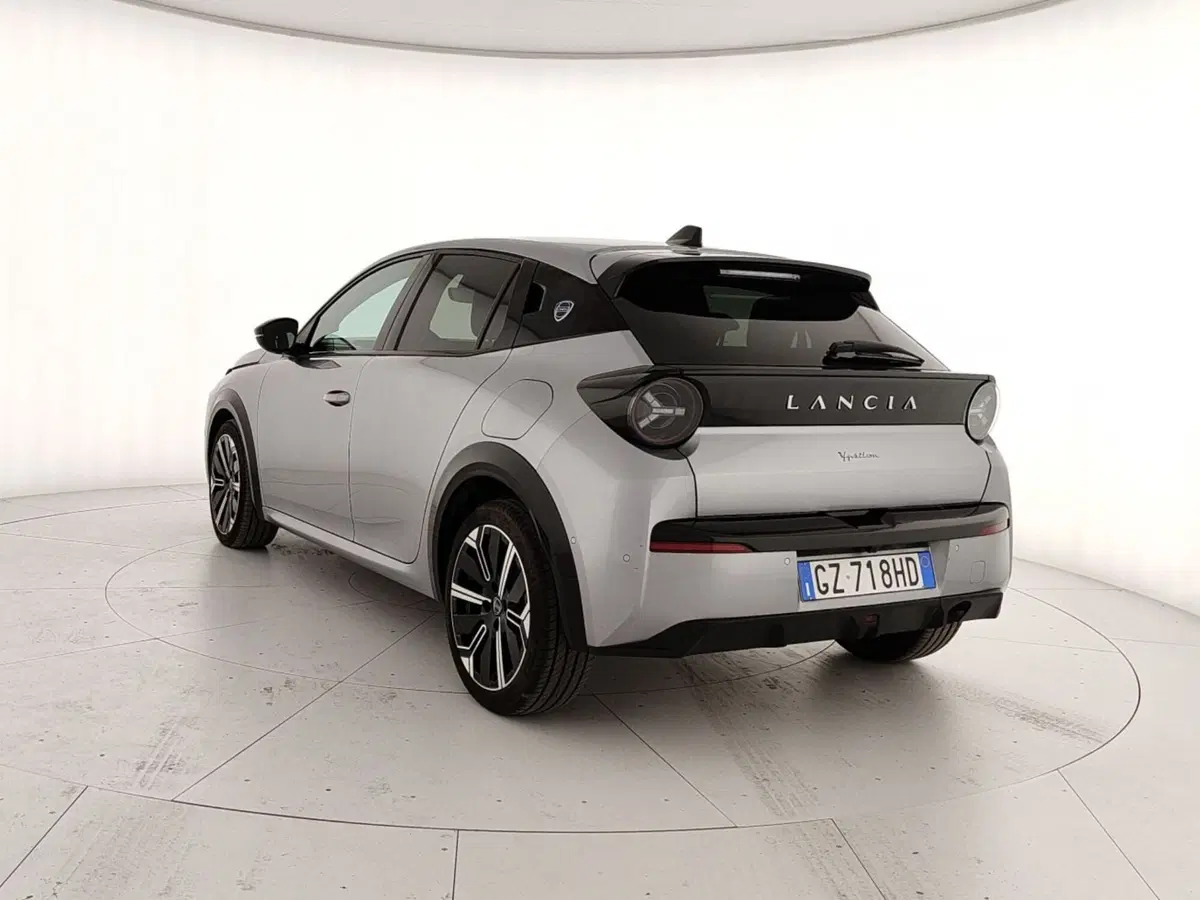 Lancia Ypsilon usata a Caserta (4)