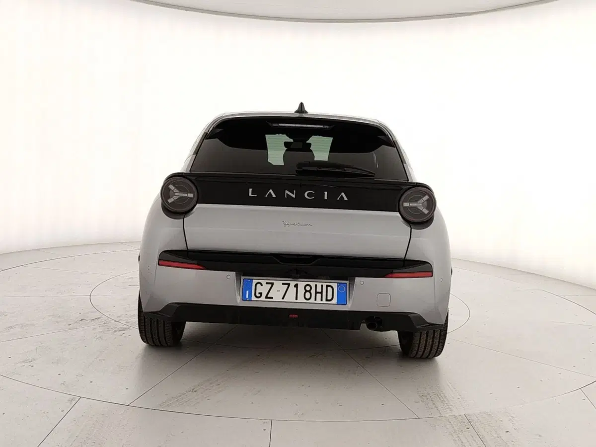 Lancia Ypsilon usata a Caserta (5)