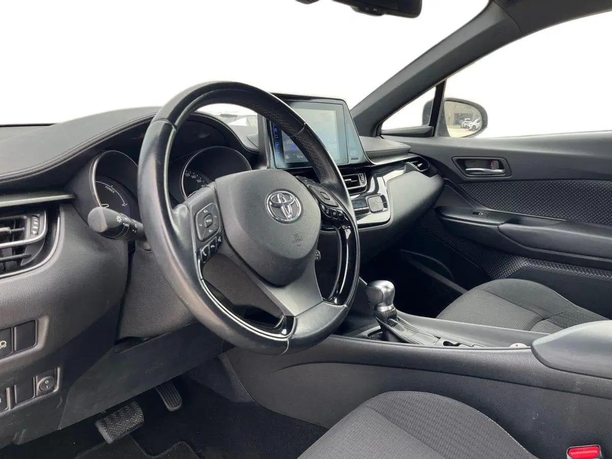 Toyota Toyota C-HR usata a Ragusa (6)
