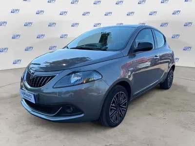 Lancia Ypsilon 1.0 FireFly 5 porte S&amp;S Hybrid Gold Plus del 2022 usata a Prato