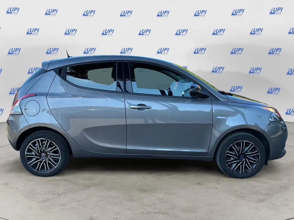 Lancia Ypsilon usata a Prato (3)