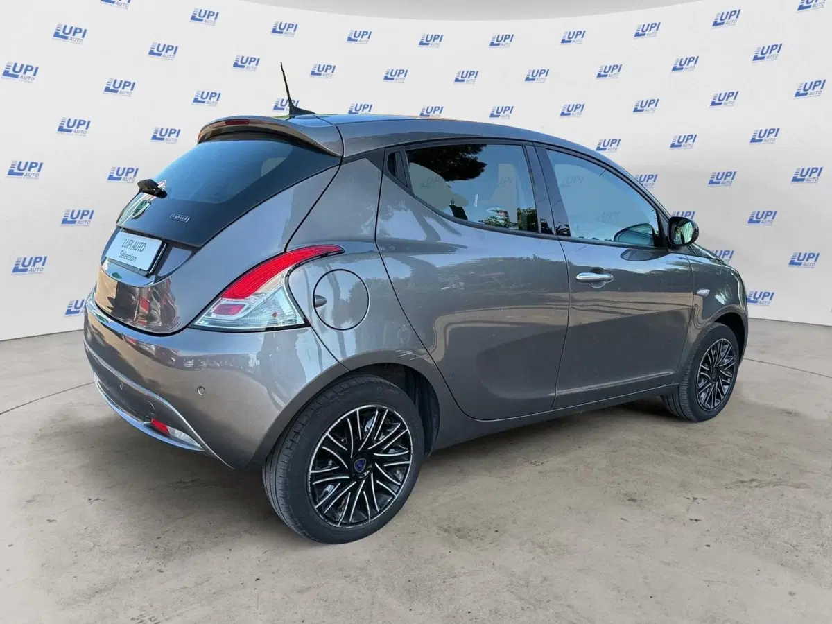 Lancia Ypsilon usata a Prato (5)