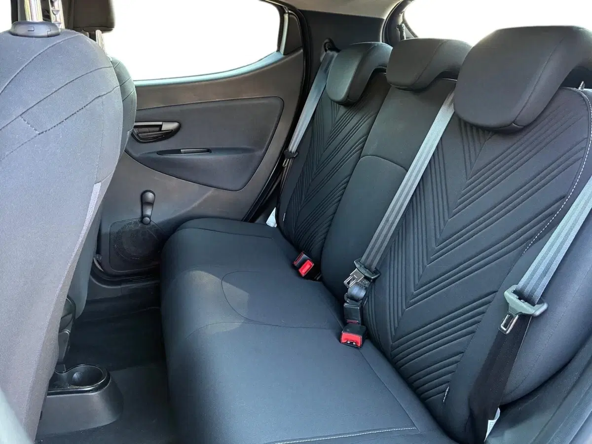 Lancia Ypsilon usata a Prato (9)