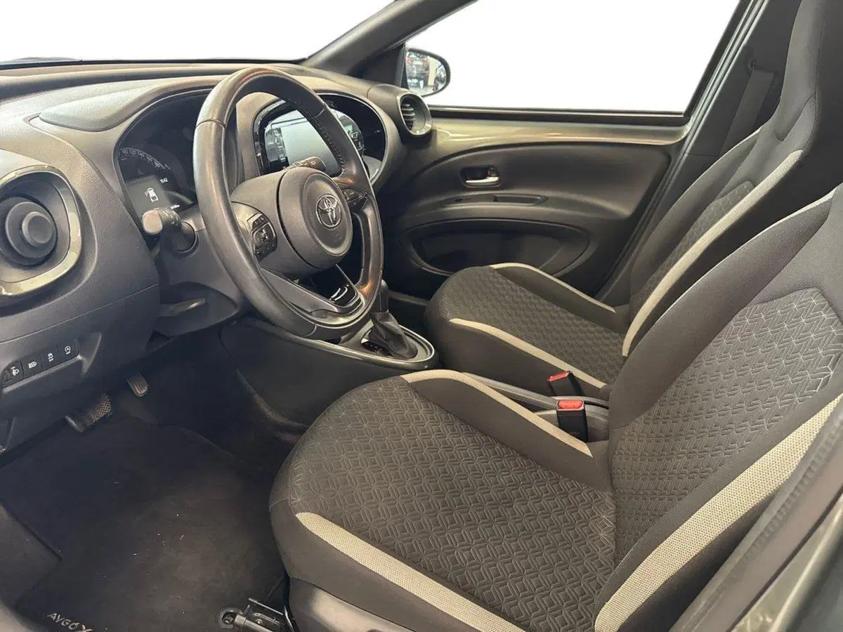 Toyota Aygo X usata a Prato (10)