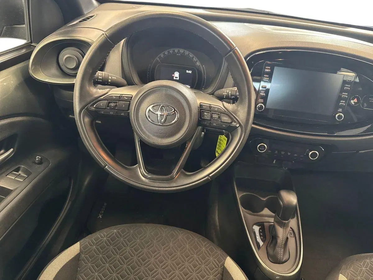 Toyota Aygo X usata a Prato (11)