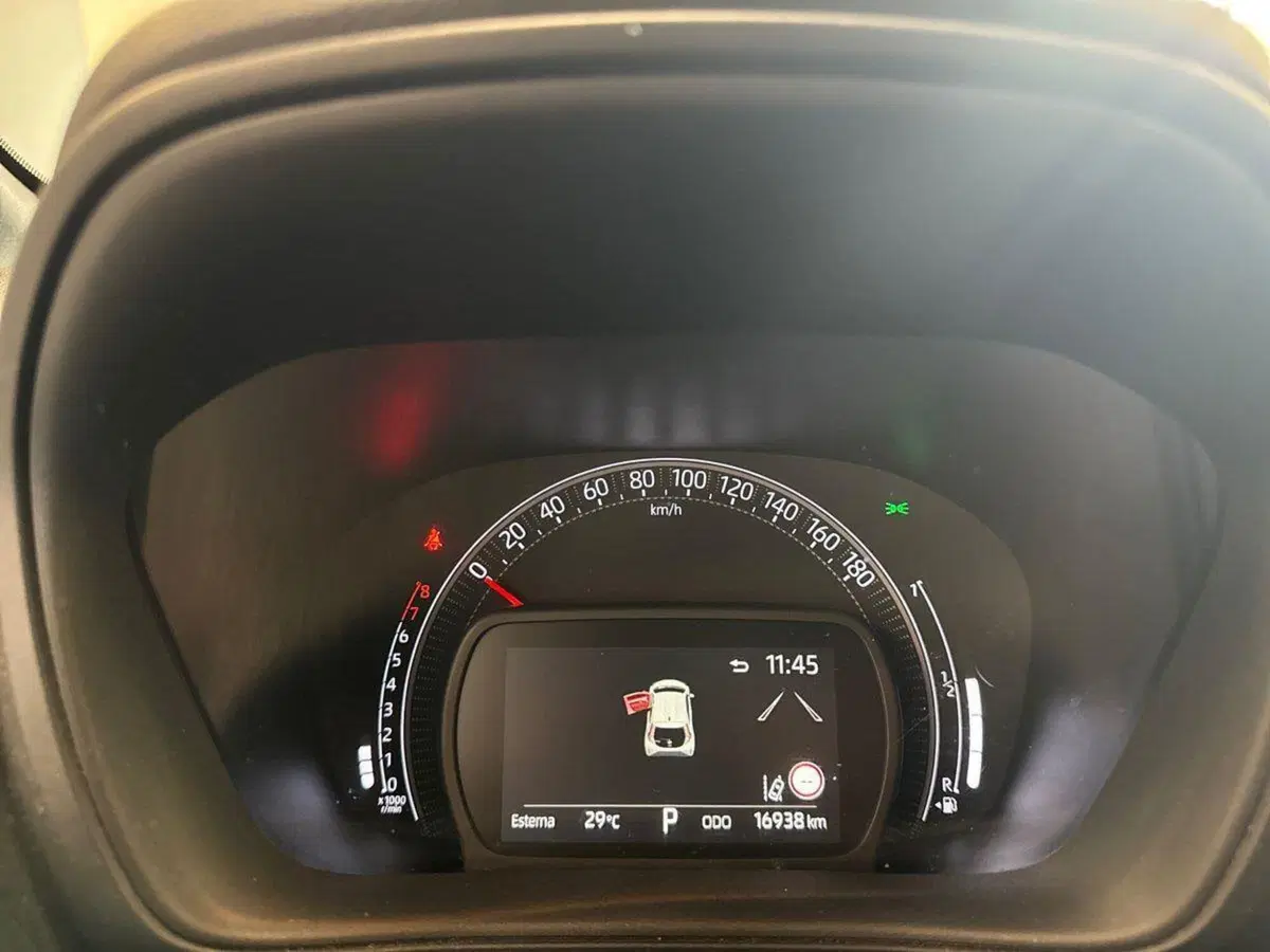 Toyota Aygo X usata a Prato (14)