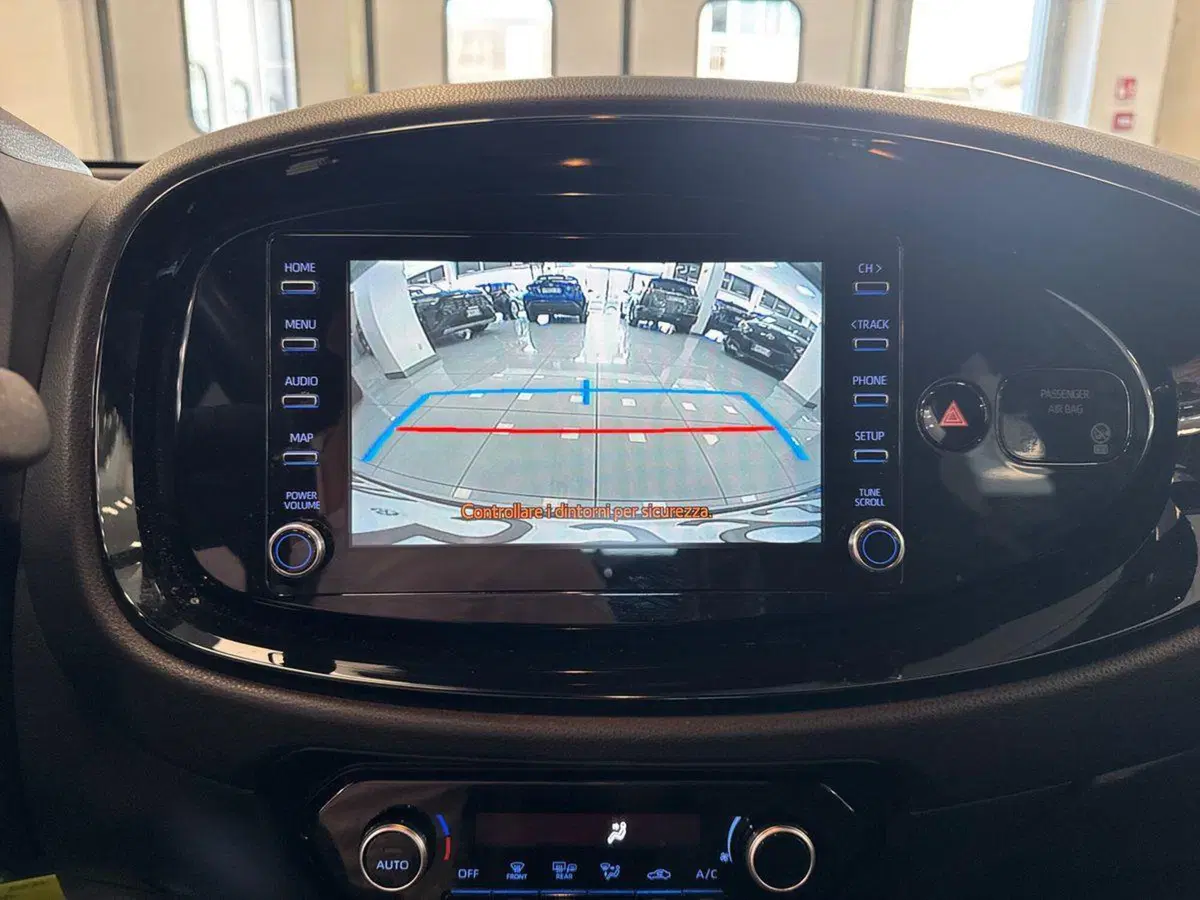 Toyota Aygo X usata a Prato (17)