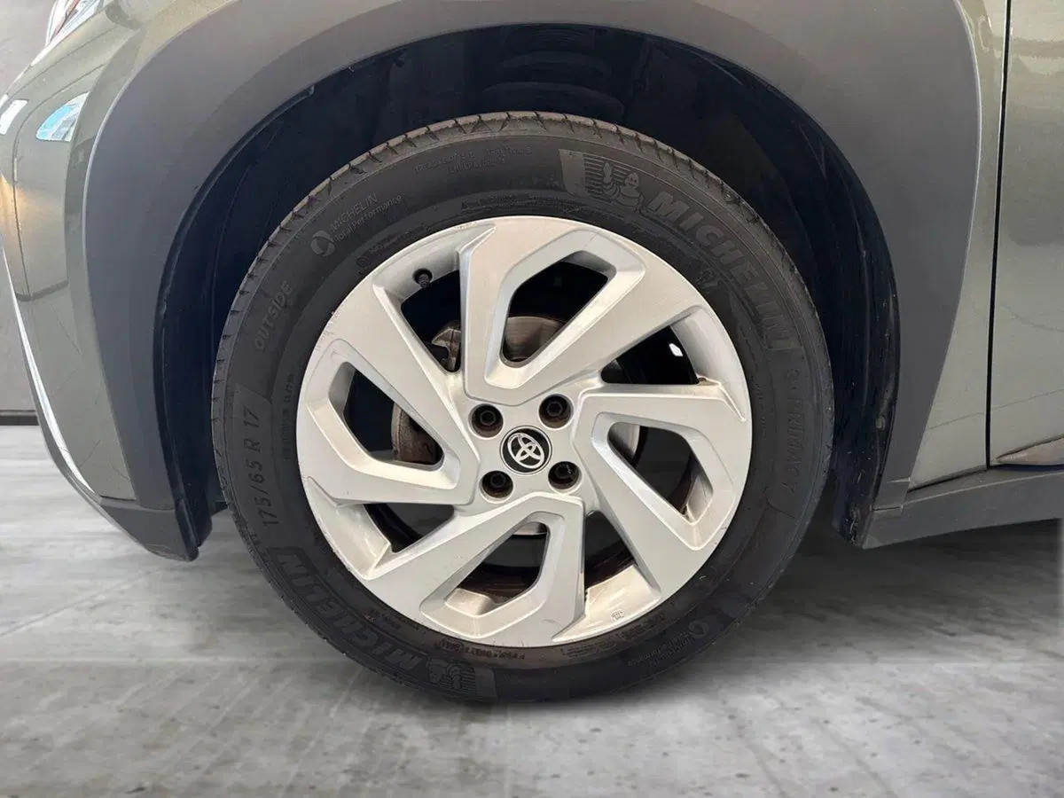 Toyota Aygo X usata a Prato (9)