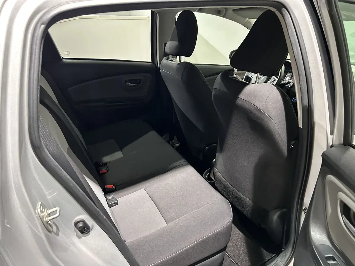 Toyota Yaris usata a Milano (8)