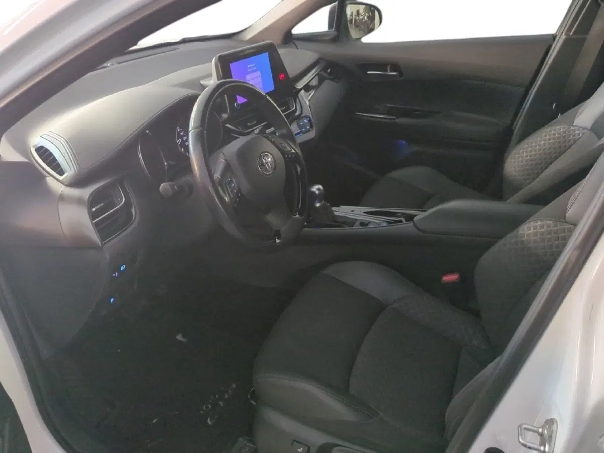 Toyota Toyota C-HR usata a Milano (12)