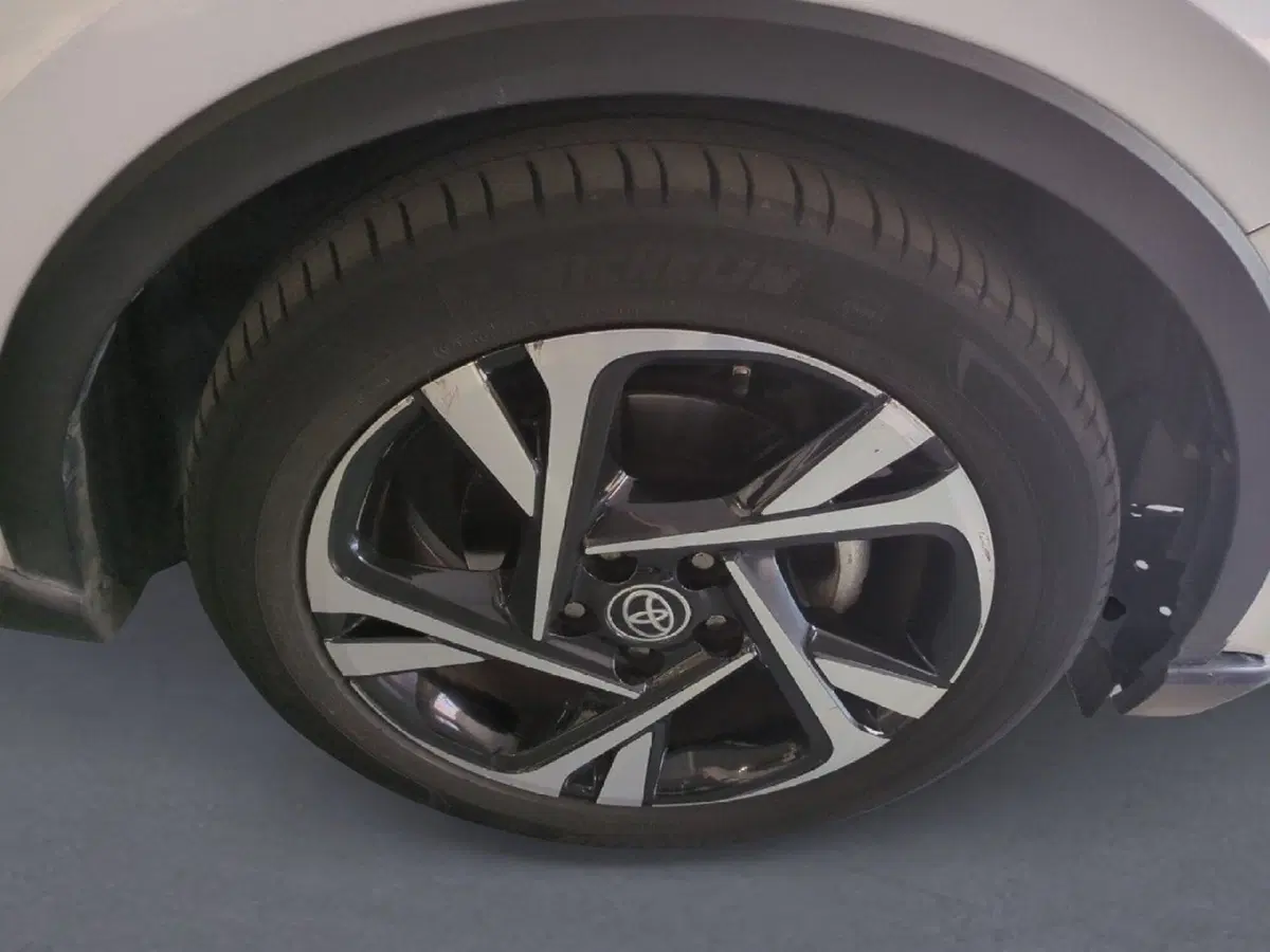 Toyota Toyota C-HR usata a Milano (9)