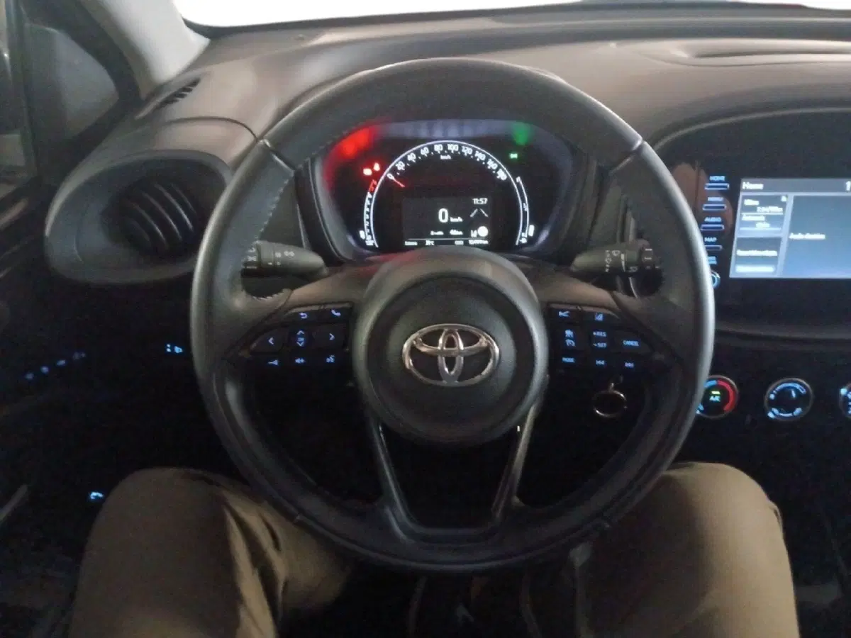 Toyota Aygo X usata a Milano (8)