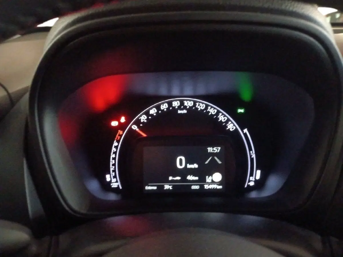 Toyota Aygo X usata a Milano (9)