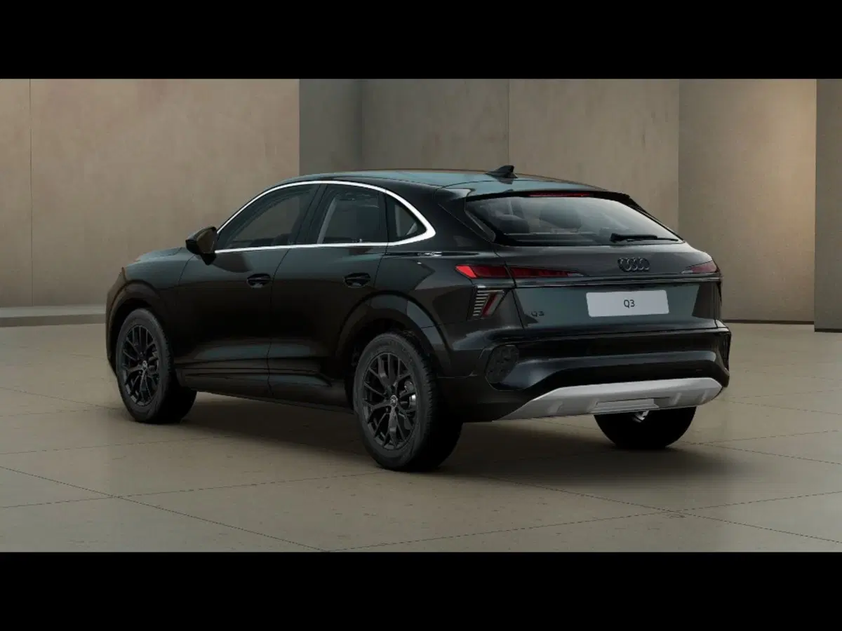 Audi Q3 Sportback nuova a Firenze (3)