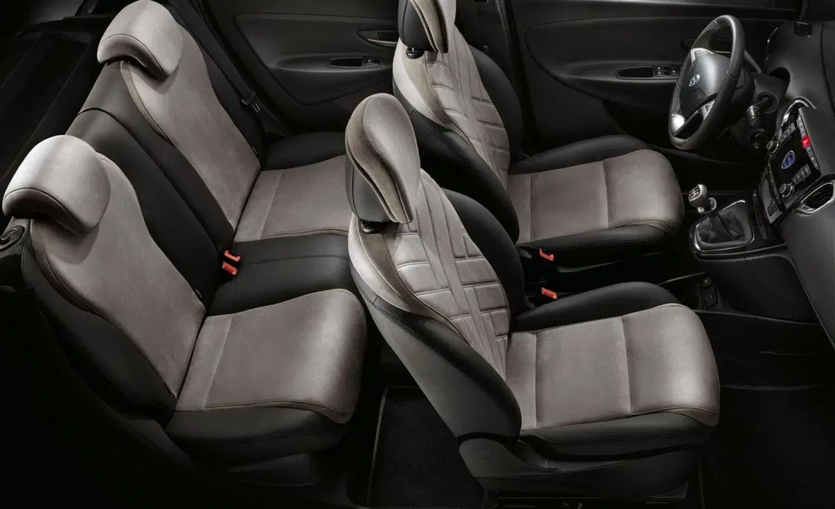 Lancia Ypsilon usata a Parma (11)