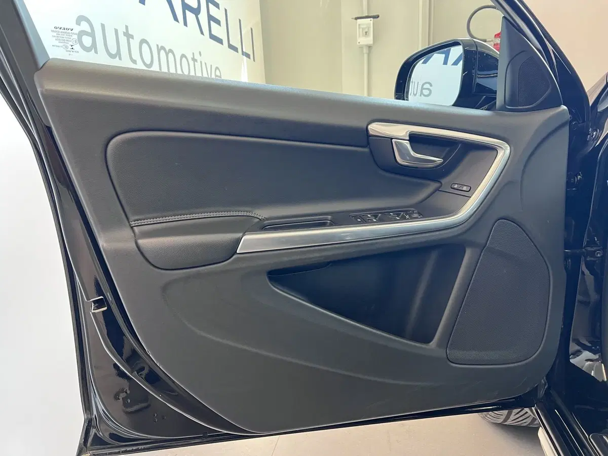 Volvo V60 Cross Country usata a Bari (12)