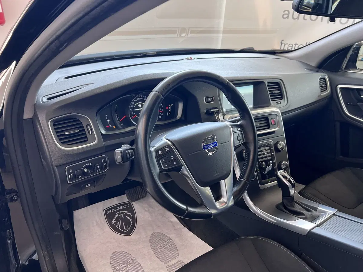 Volvo V60 Cross Country usata a Bari (14)