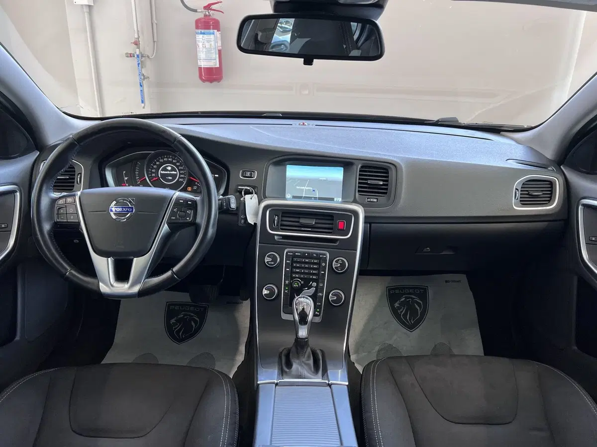 Volvo V60 Cross Country usata a Bari (18)