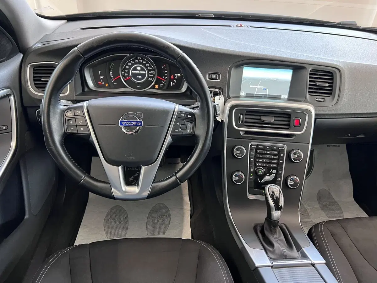 Volvo V60 Cross Country usata a Bari (19)