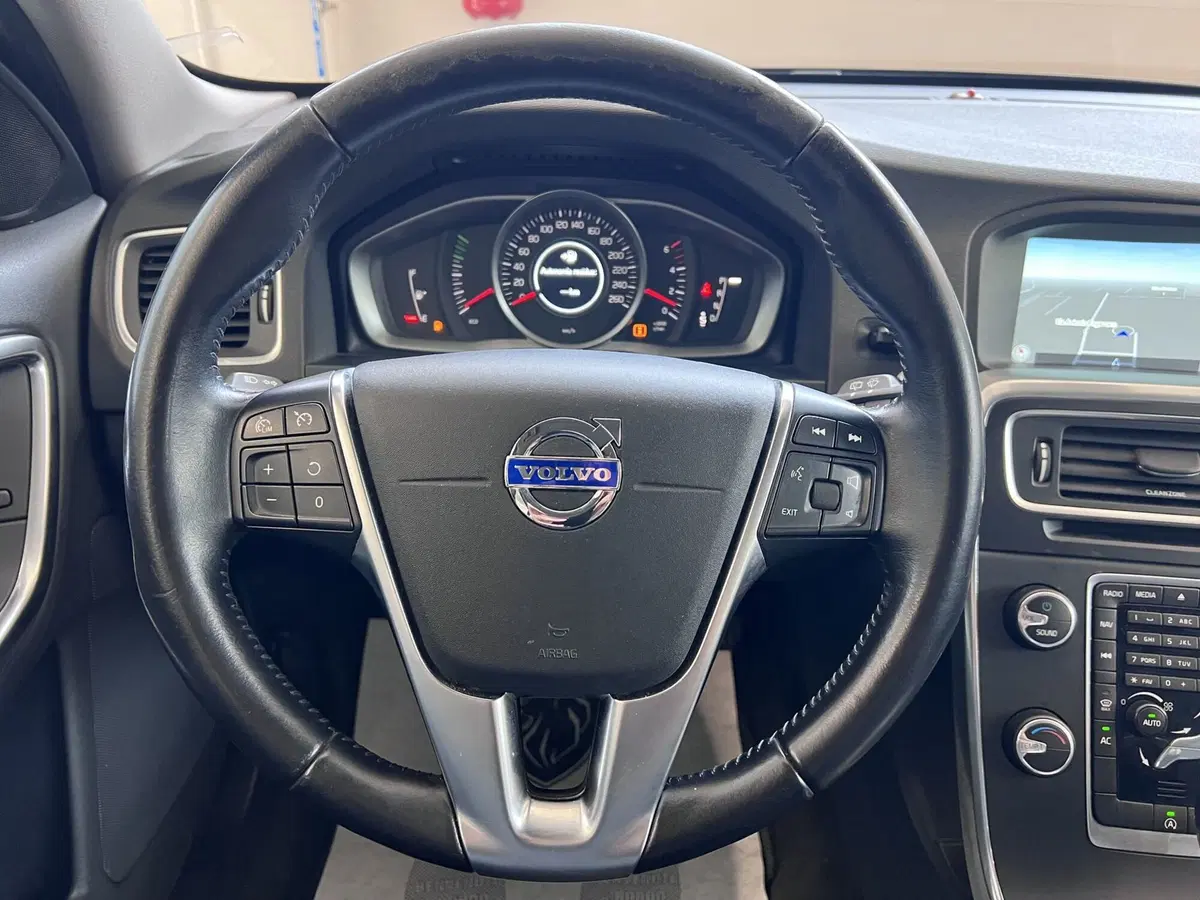 Volvo V60 Cross Country usata a Bari (20)