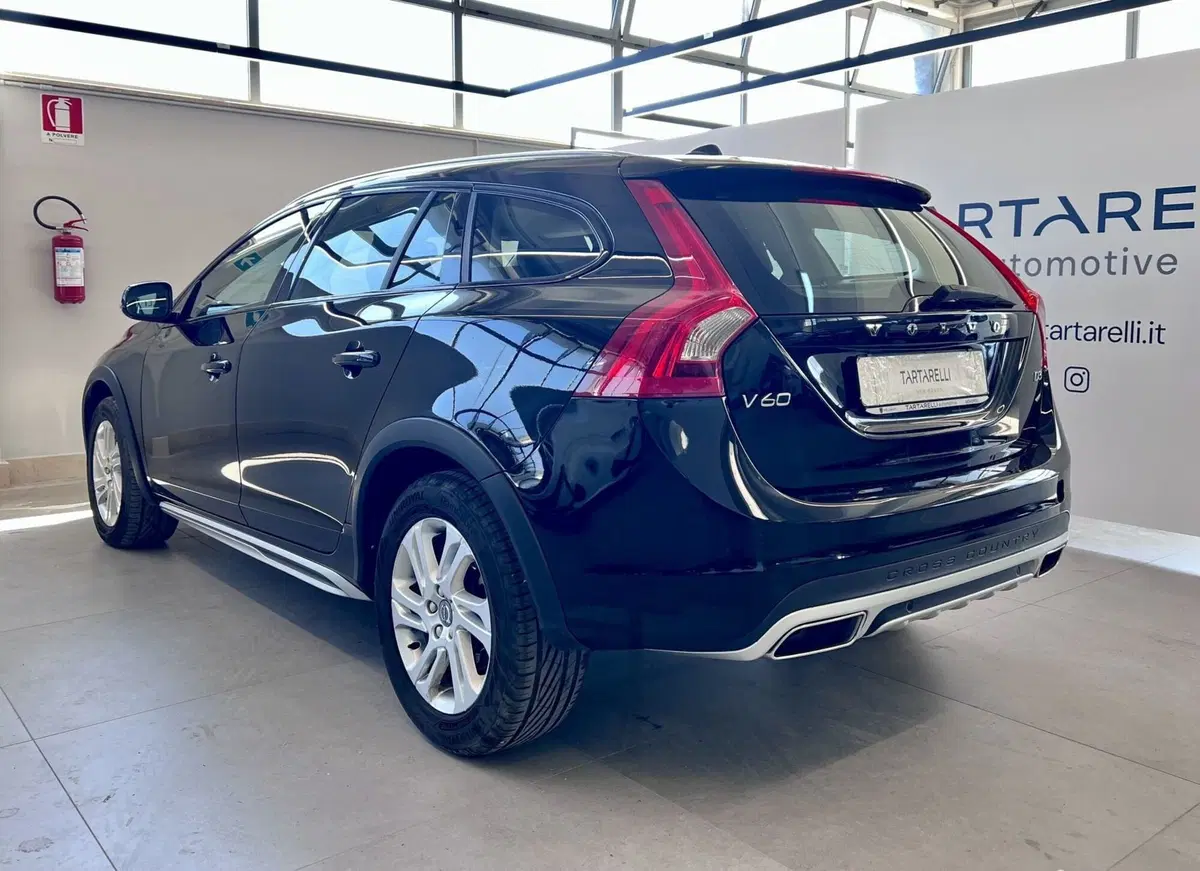Volvo V60 Cross Country usata a Bari (7)