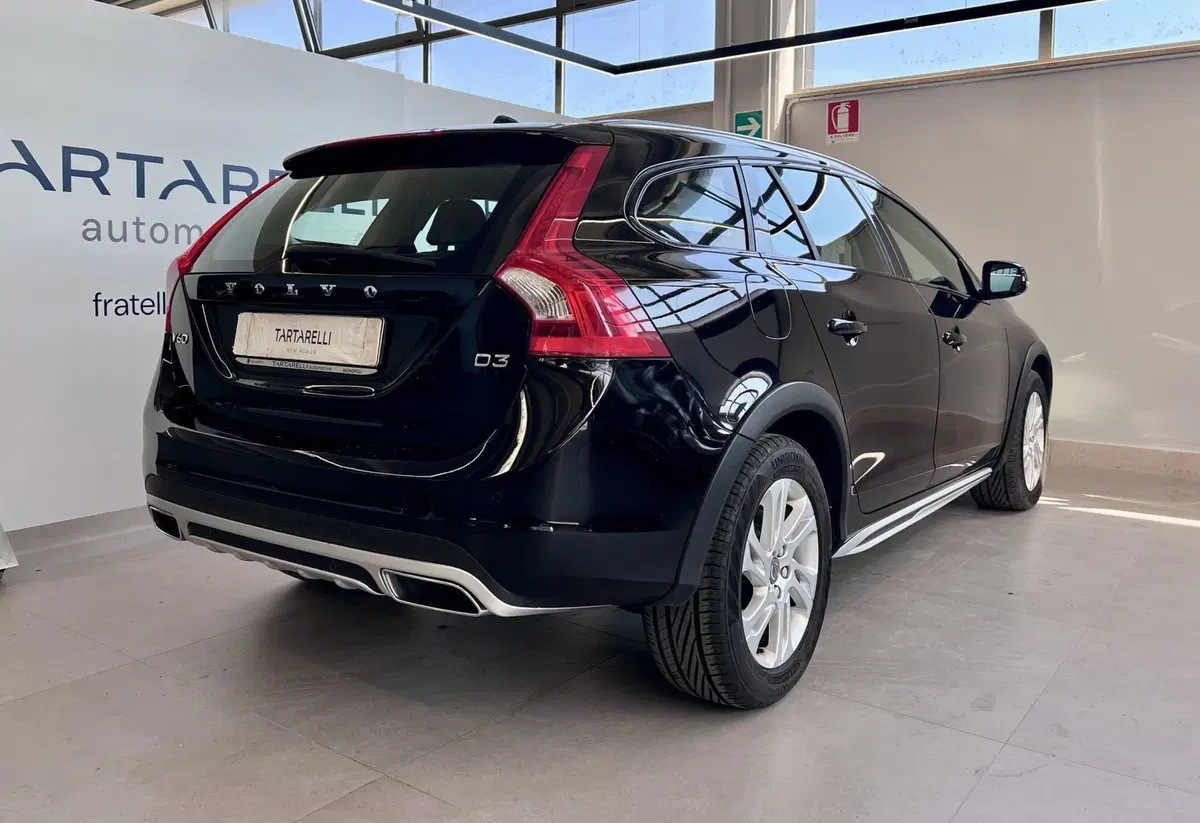 Volvo V60 Cross Country usata a Bari (9)
