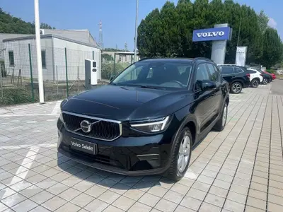 Volvo XC40 T2 automatico Essential del 2022 usata a Como