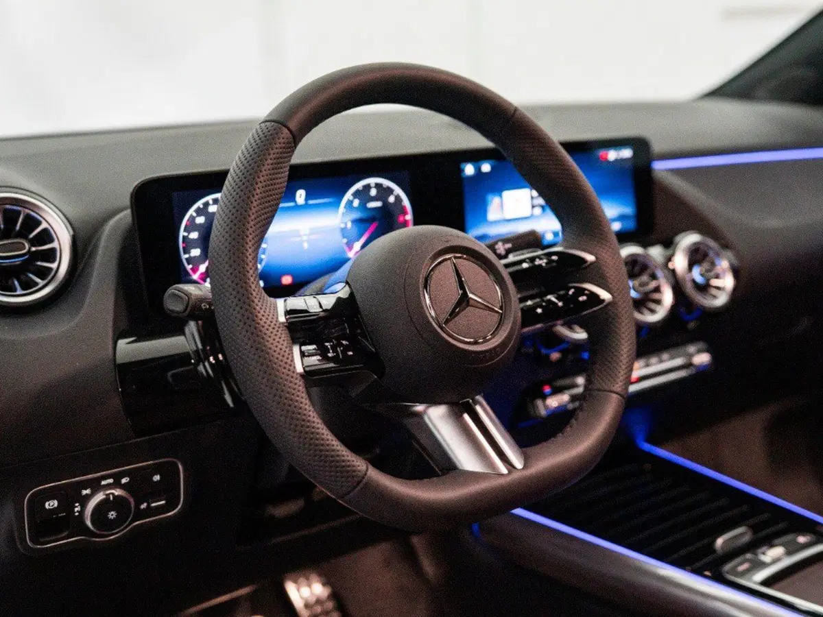 Mercedes-Benz GLA SUV nuova a Macerata (11)