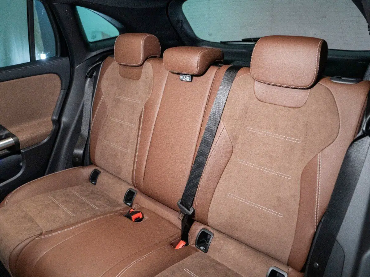 Mercedes-Benz GLA SUV nuova a Macerata (13)