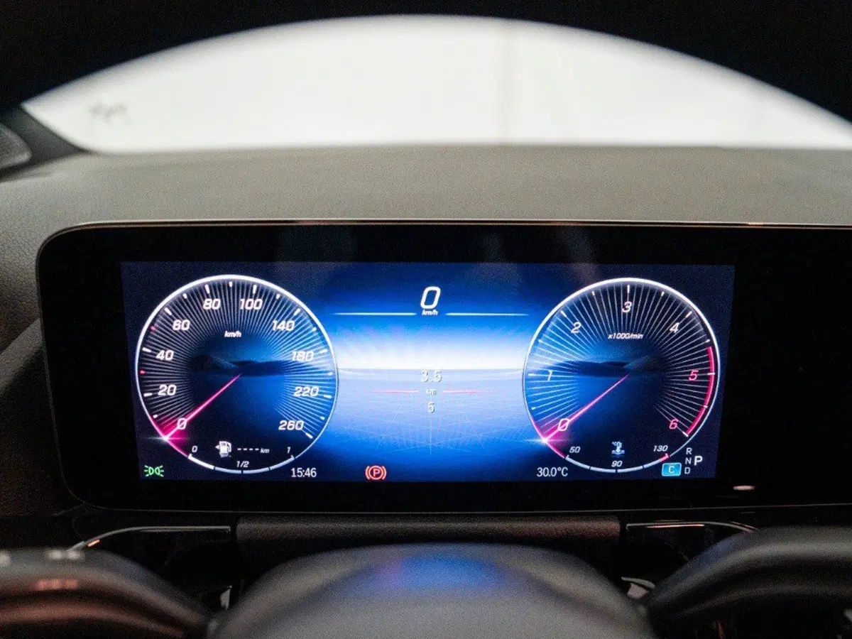 Mercedes-Benz GLA SUV nuova a Macerata (14)