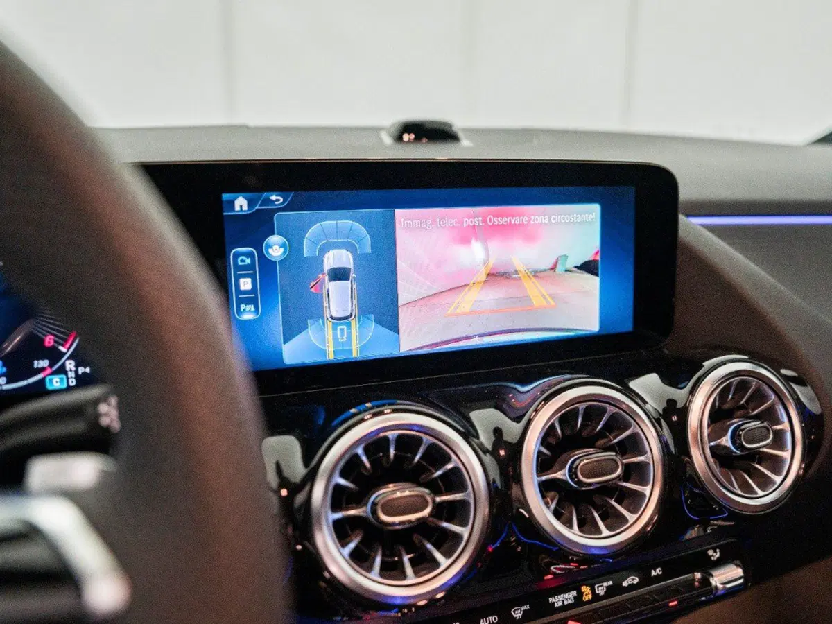 Mercedes-Benz GLA SUV nuova a Macerata (15)