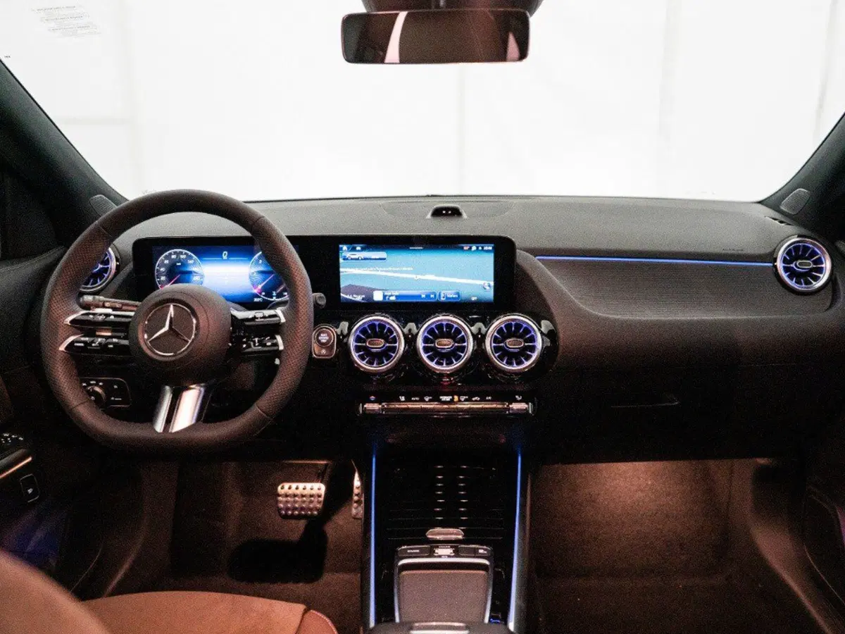 Mercedes-Benz GLA SUV nuova a Macerata (16)