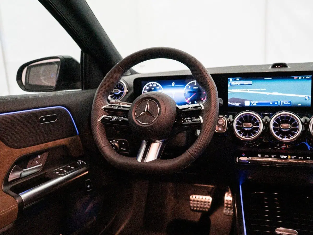 Mercedes-Benz GLA SUV nuova a Macerata (17)
