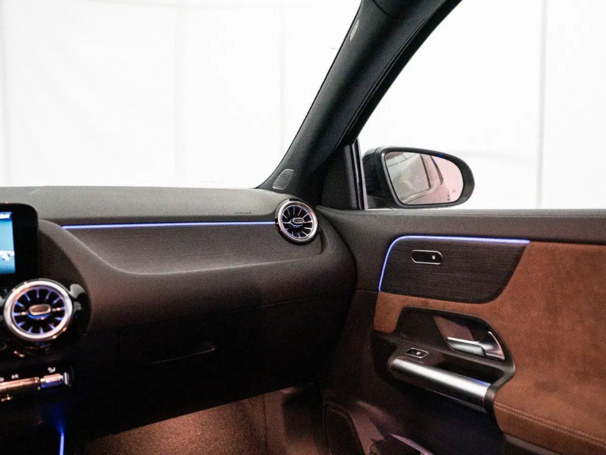 Mercedes-Benz GLA SUV nuova a Macerata (18)
