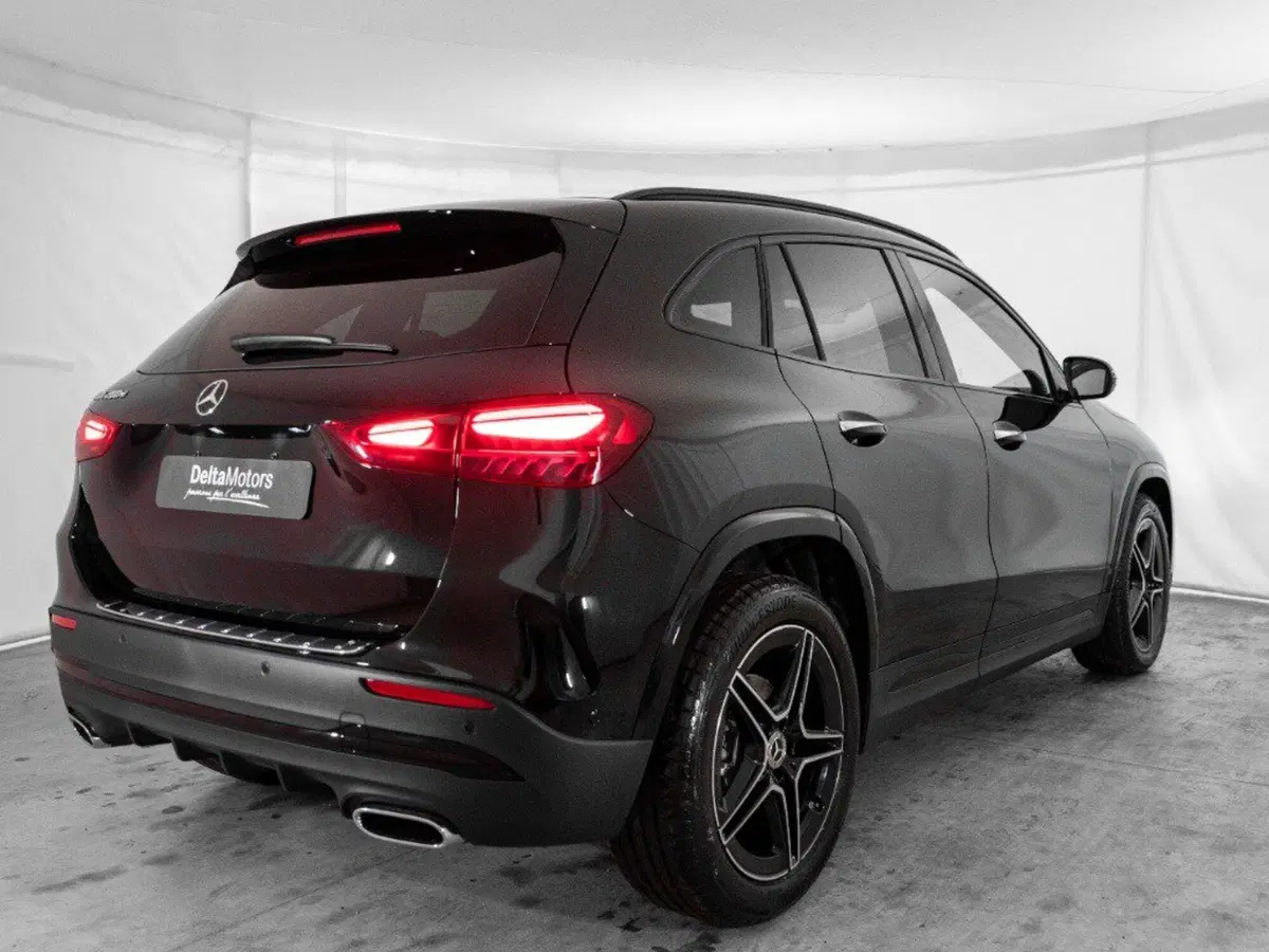 Mercedes-Benz GLA SUV nuova a Macerata (4)