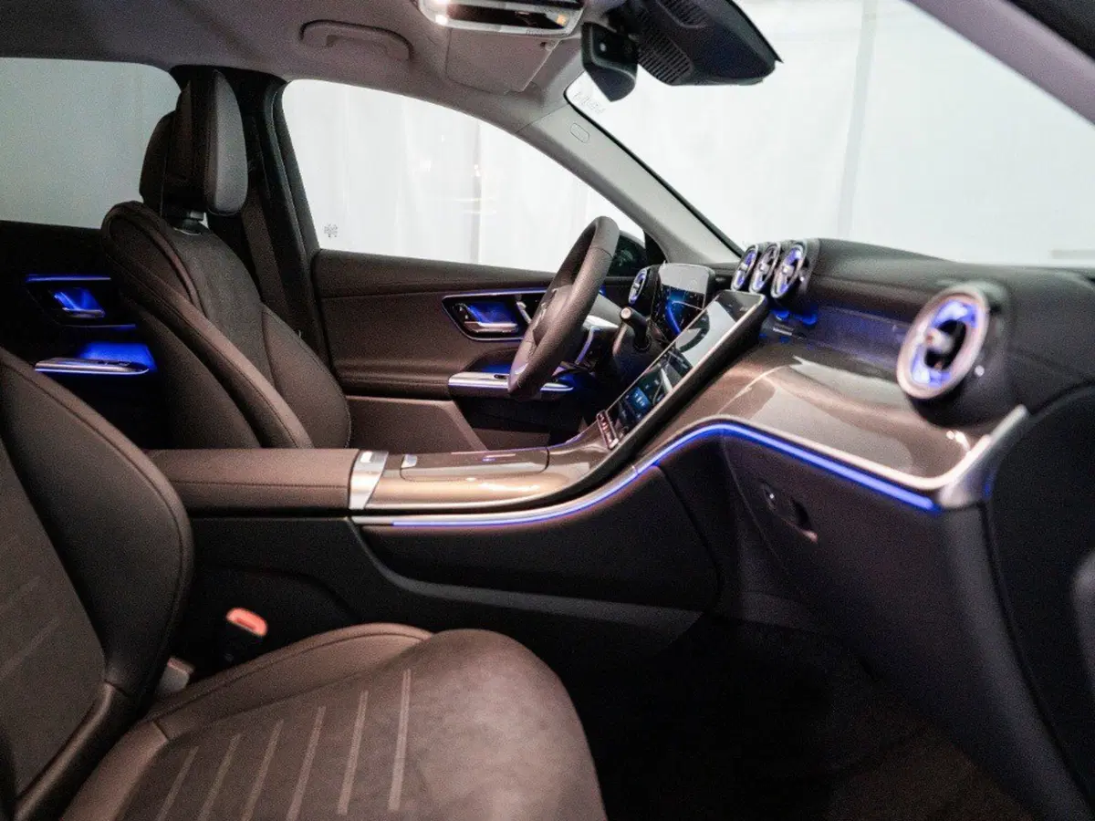 Mercedes-Benz GLC SUV nuova a Macerata (13)