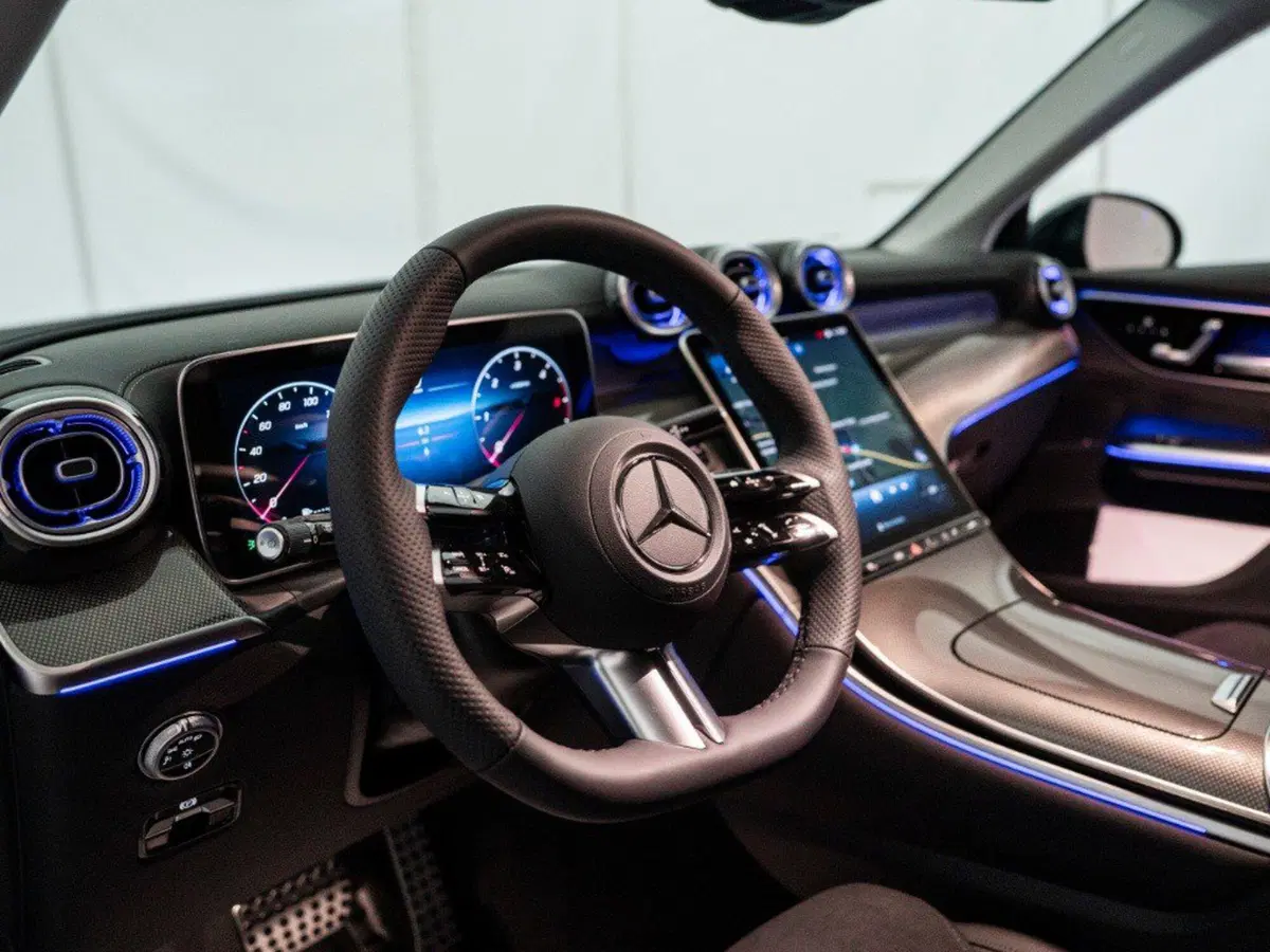 Mercedes-Benz GLC SUV nuova a Macerata (16)