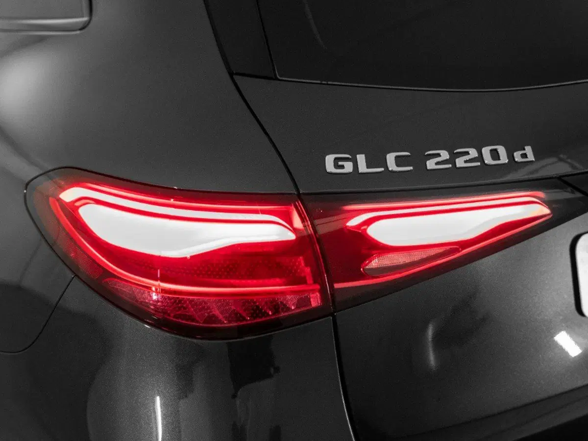 Mercedes-Benz GLC SUV nuova a Macerata (8)