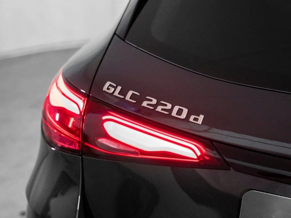 Mercedes-Benz GLC SUV nuova a Macerata (9)