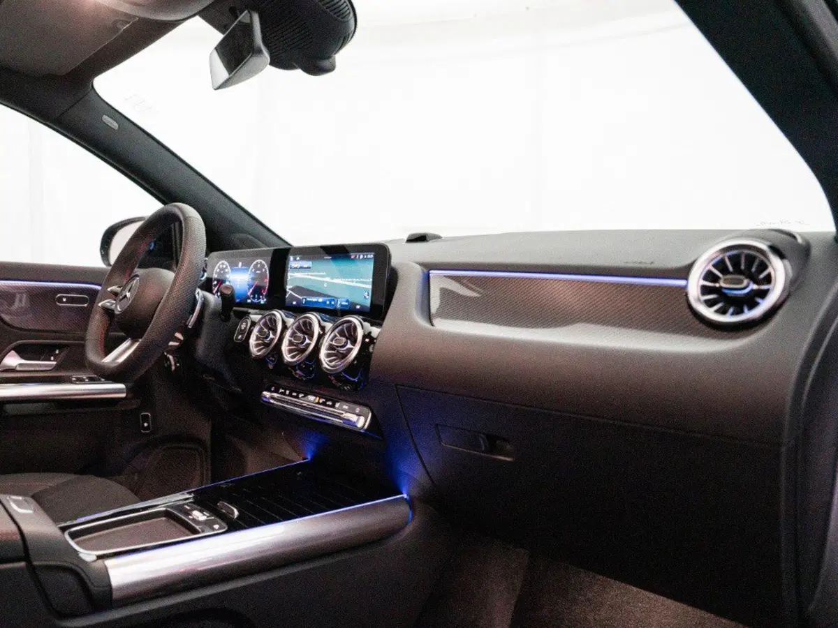 Mercedes-Benz GLA SUV nuova a Macerata (13)