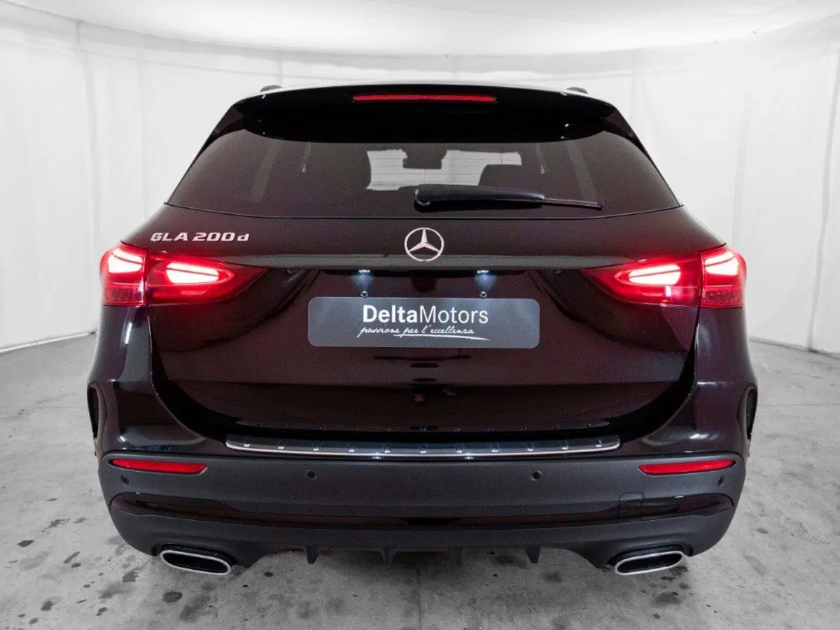 Mercedes-Benz GLA SUV nuova a Macerata (3)