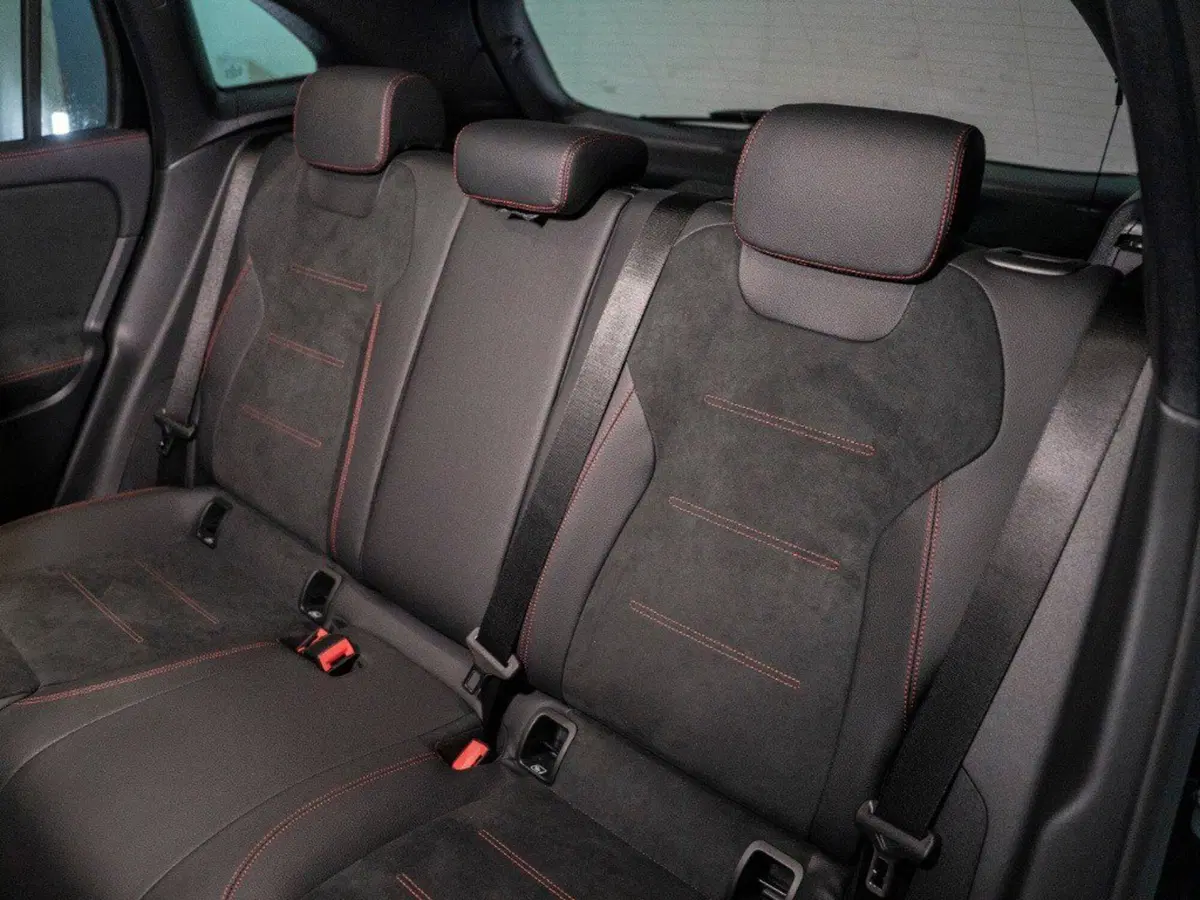 Mercedes-Benz GLA SUV nuova a Macerata (15)