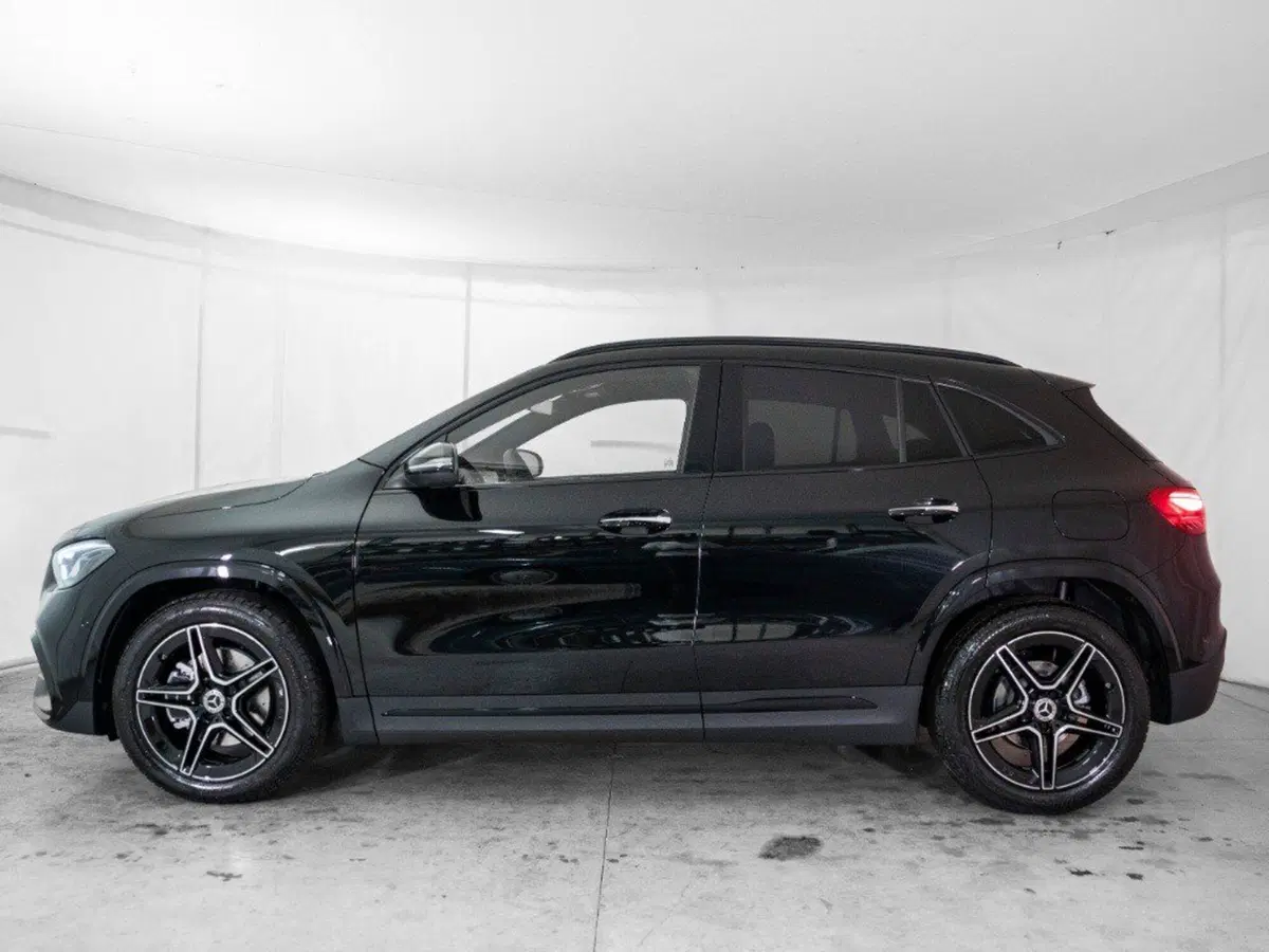 Mercedes-Benz GLA SUV nuova a Macerata (2)