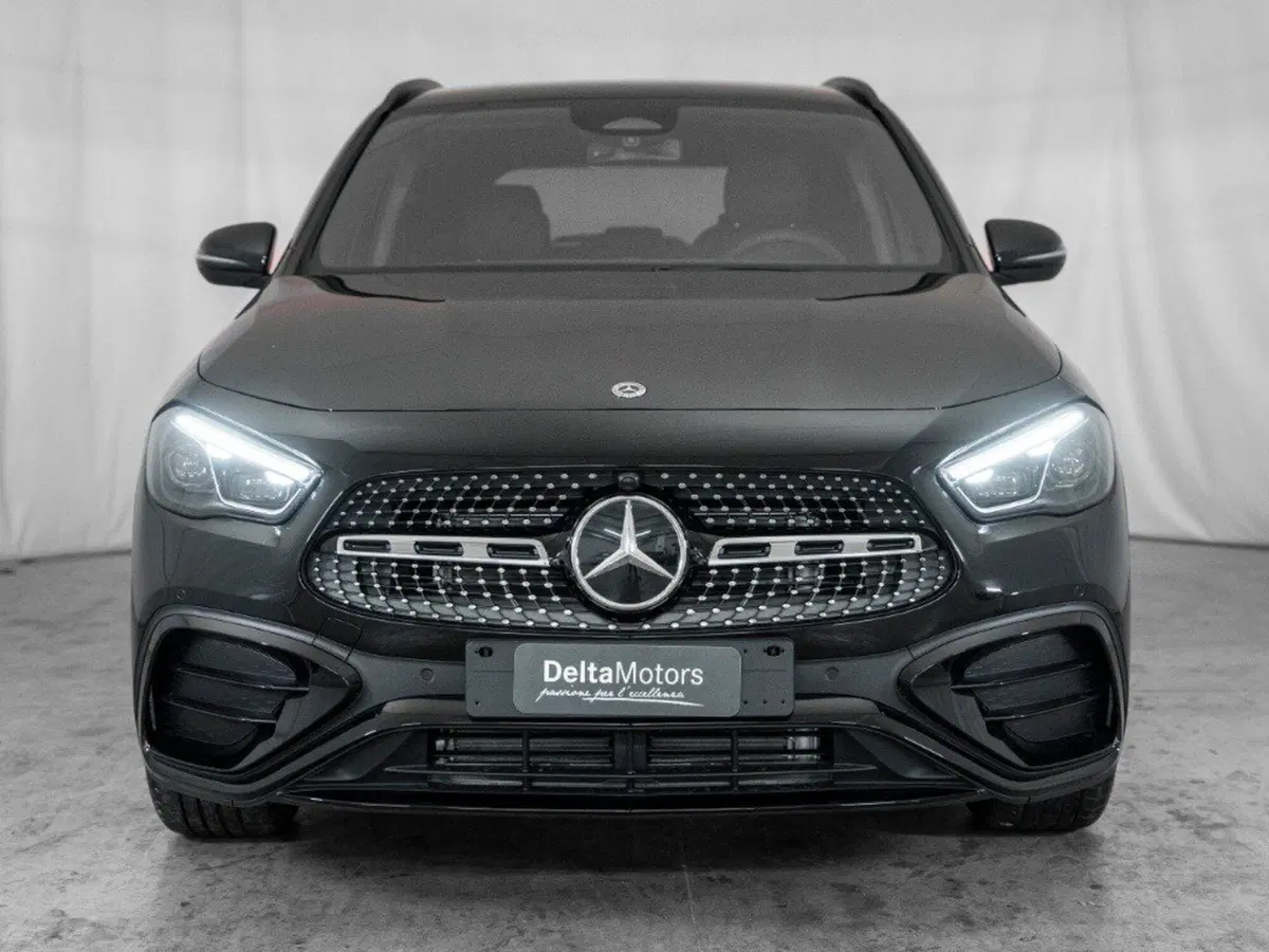 Mercedes-Benz GLA SUV nuova a Macerata (5)