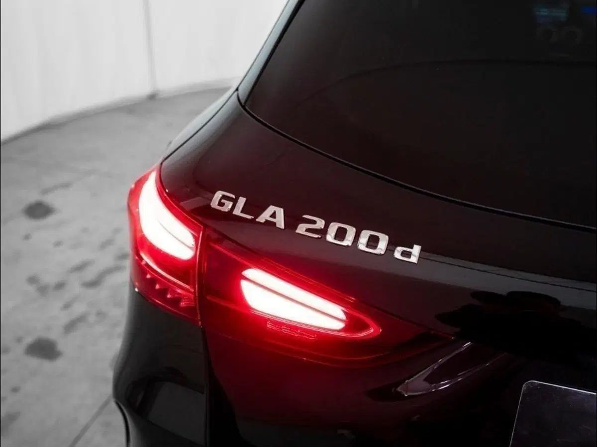 Mercedes-Benz GLA SUV nuova a Ancona (9)