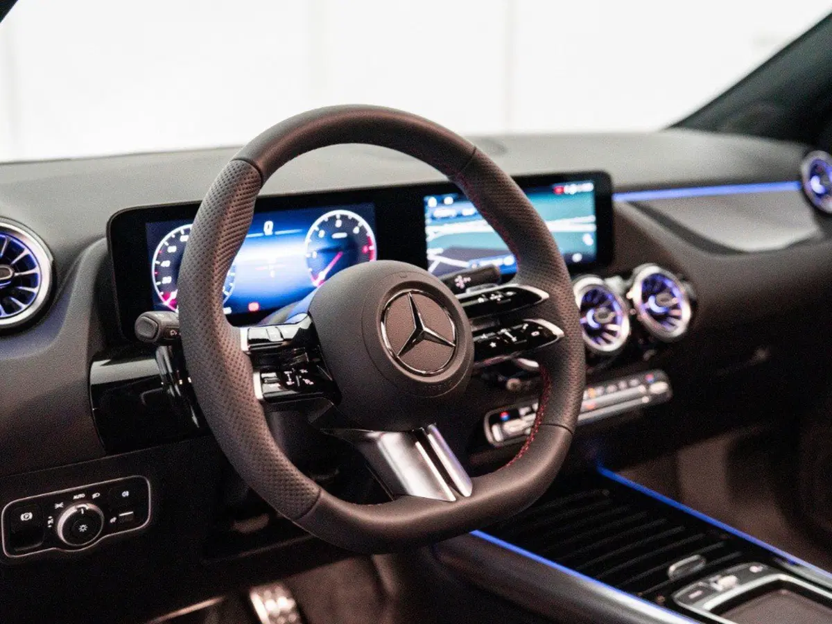 Mercedes-Benz GLA SUV nuova a Macerata (12)