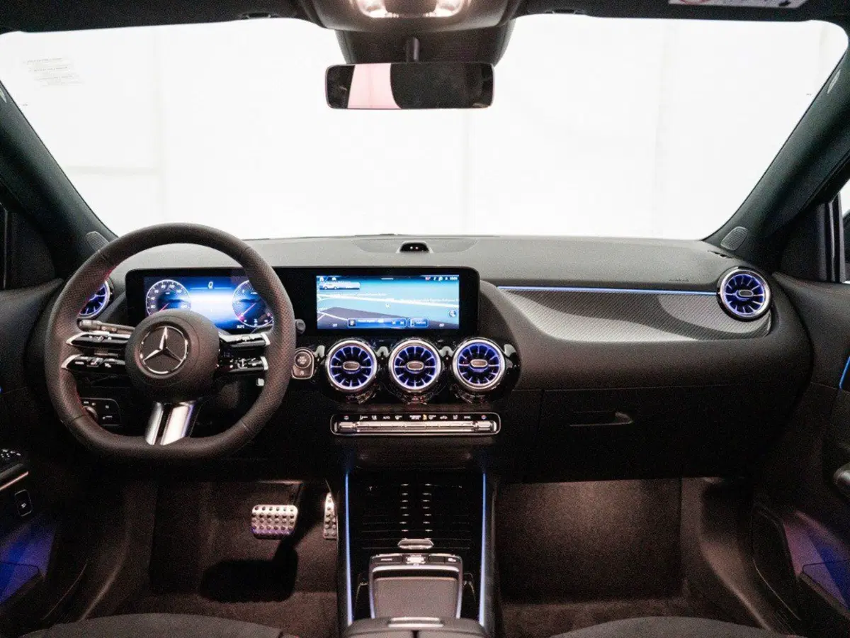 Mercedes-Benz GLA SUV nuova a Macerata (13)