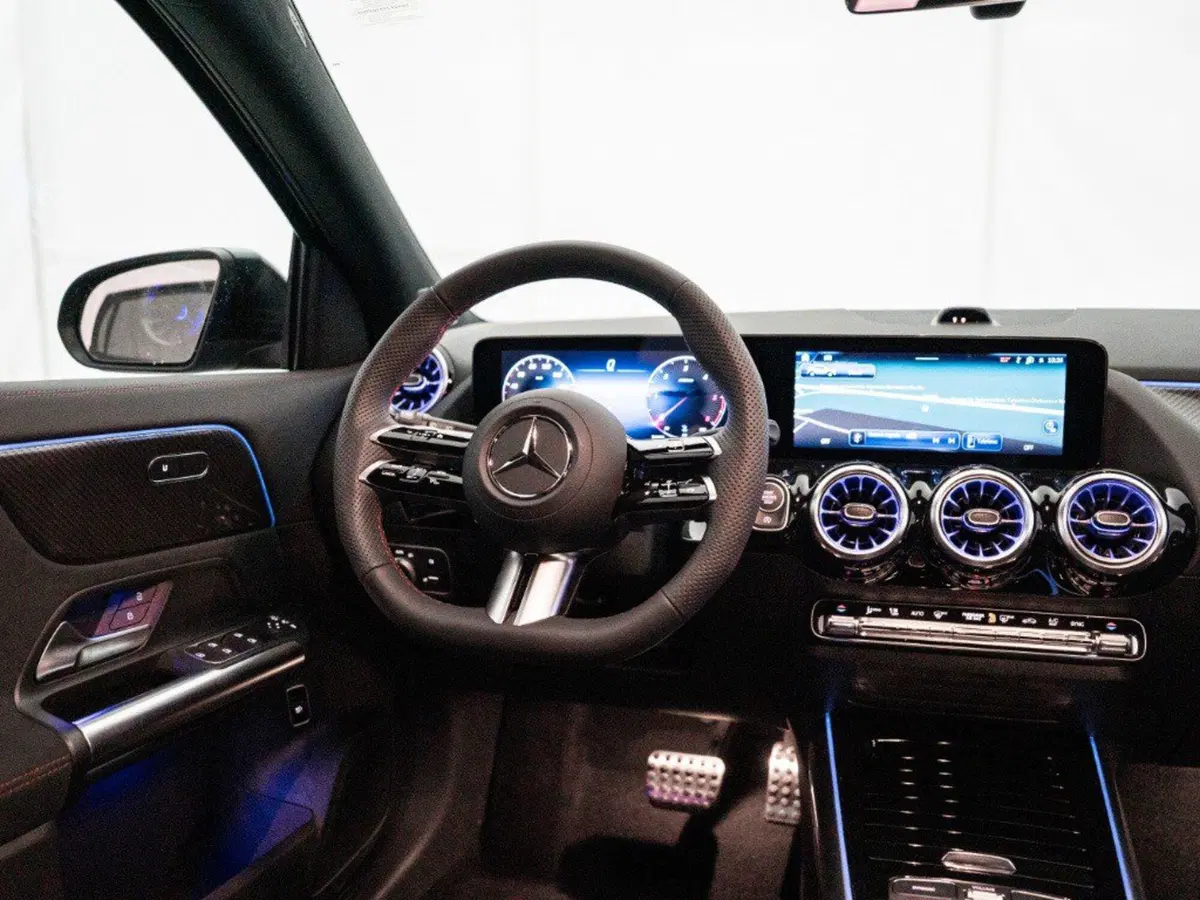 Mercedes-Benz GLA SUV nuova a Macerata (14)