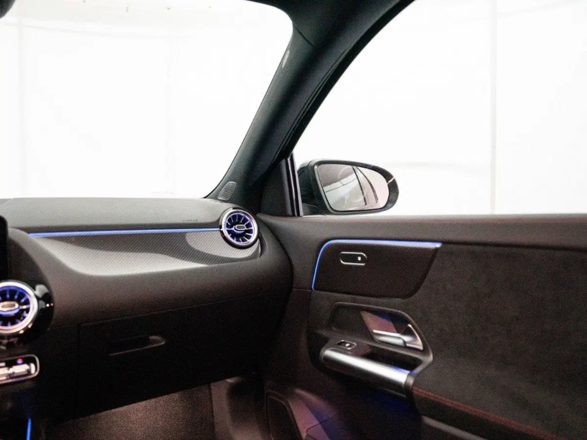 Mercedes-Benz GLA SUV nuova a Macerata (15)